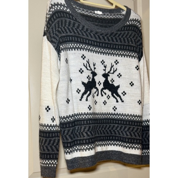 Women's Reindeer Holiday/Christmas Sweater By Garage Size Medium Gray - Picture 1 of 8